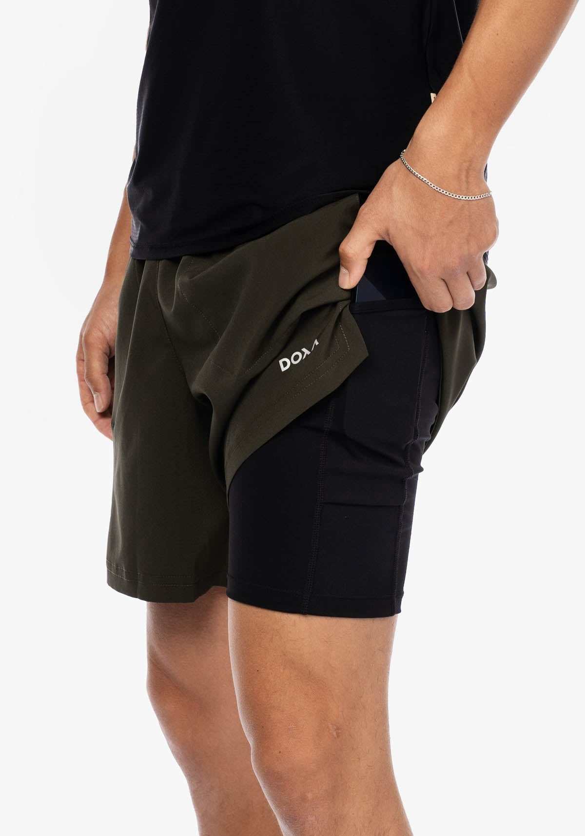 99%IS D RING SHORTS サイズ2 D-KROOSHORT-Z-T Man: Shorts in Track Denim | Diesel