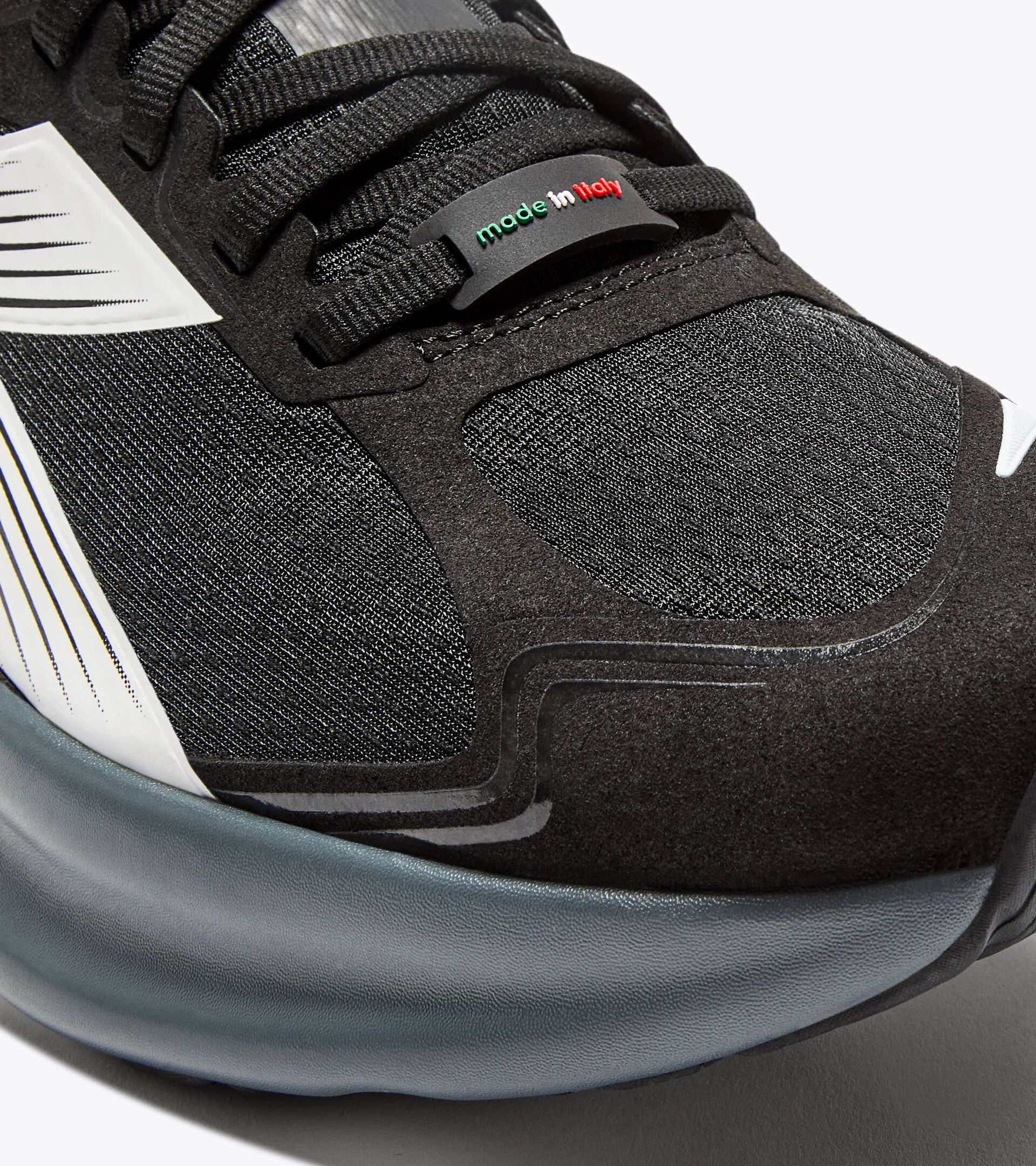 Diadora Atomo Star - Black & White