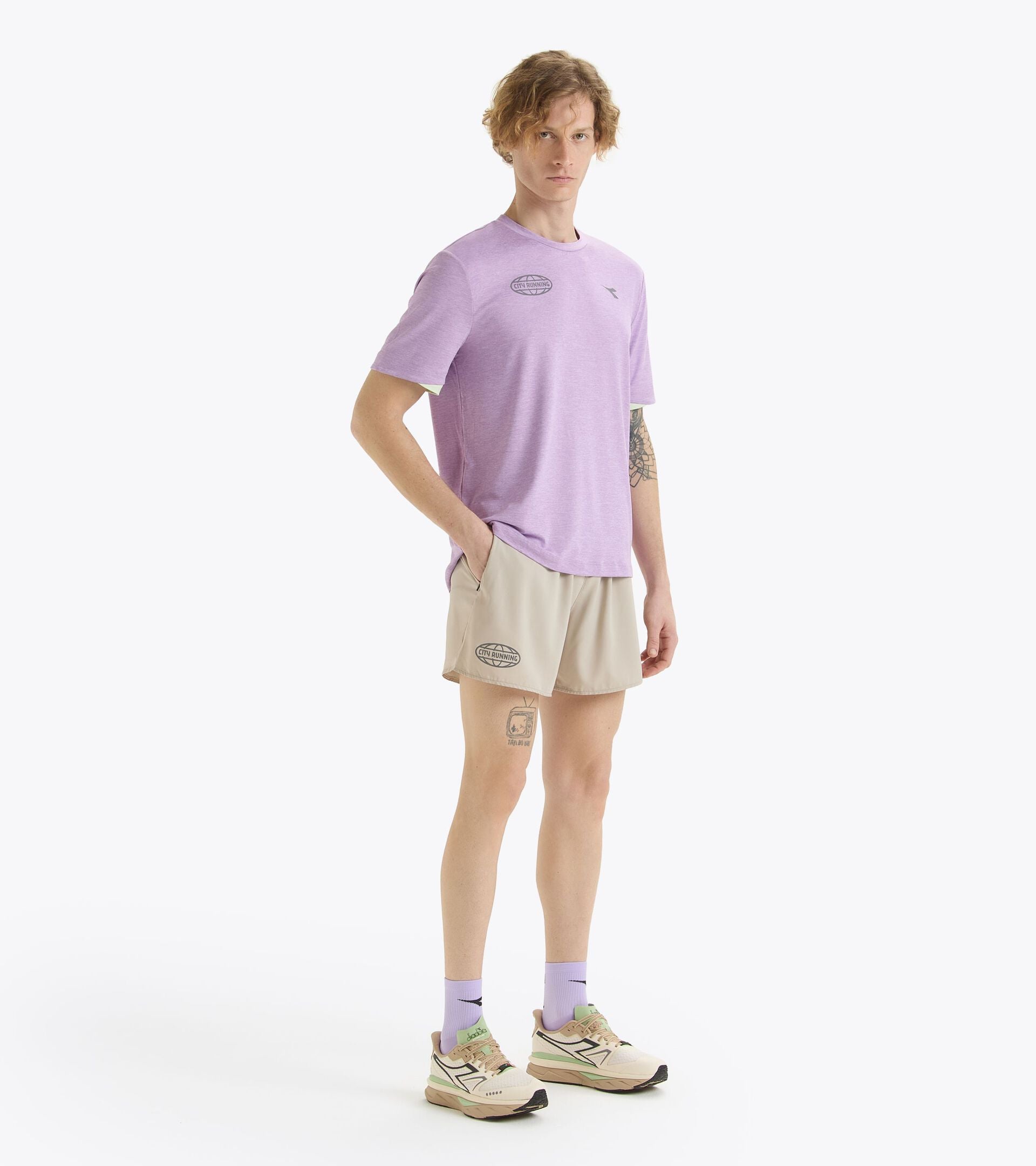 Unisex short sleeve training T-shirt in lilac, round neck, stretchy polyester.