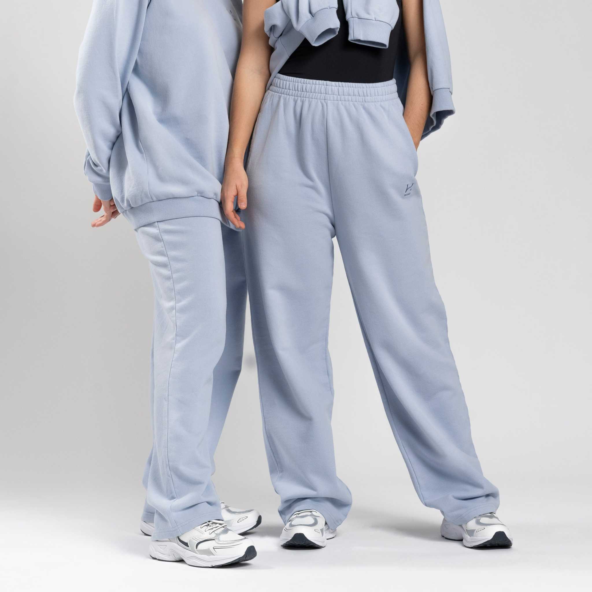 Cloud – Sweatpant in organic cotton french terry fabric, displayed in a straight-cut design for year-round wear.