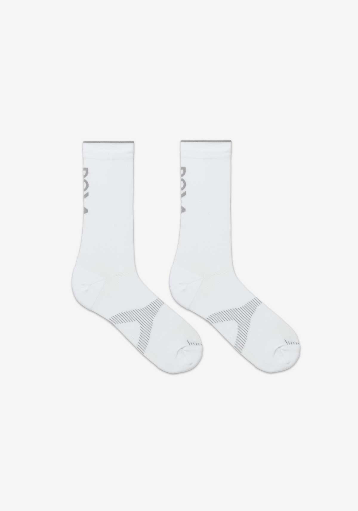 White ADDON CREW SOCKS with seamless 3D technology and supportive arch band.
