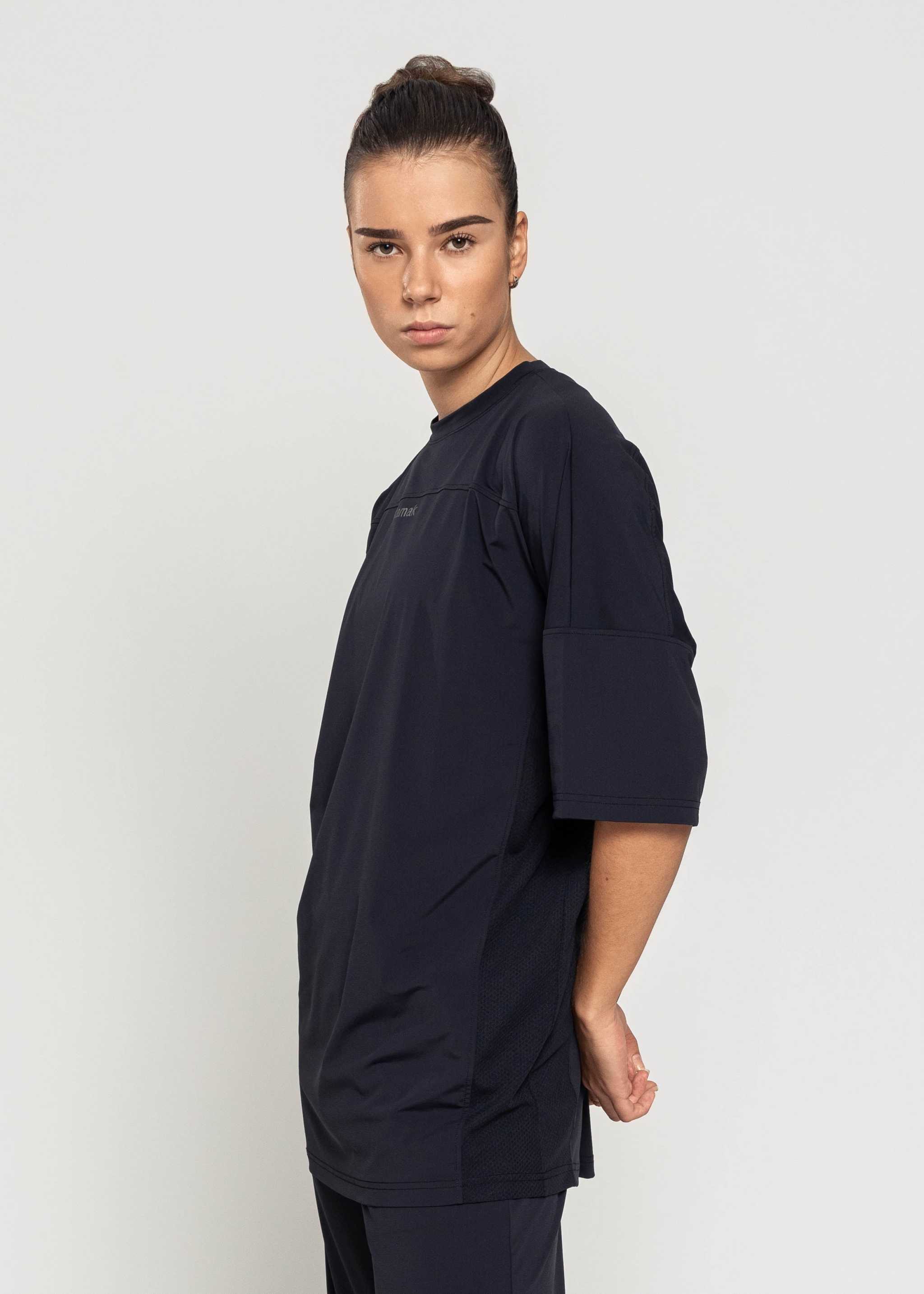 Women's Oversize Active 3/4 T-shirt for high-intensity training, lightweight and quick-drying.