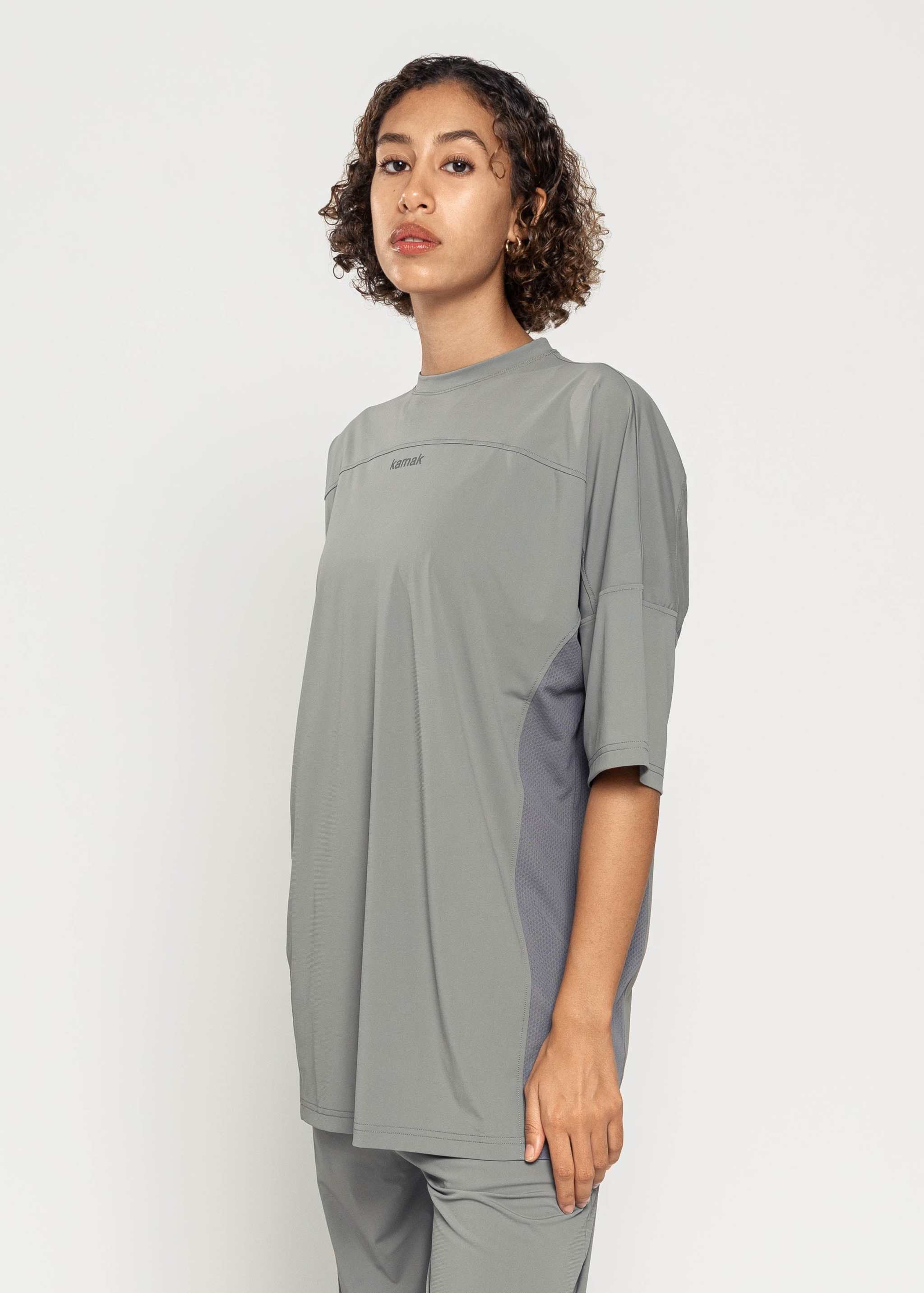 Women's Oversize Active 3/4 T-shirt for high-intensity training, lightweight and quick-drying.