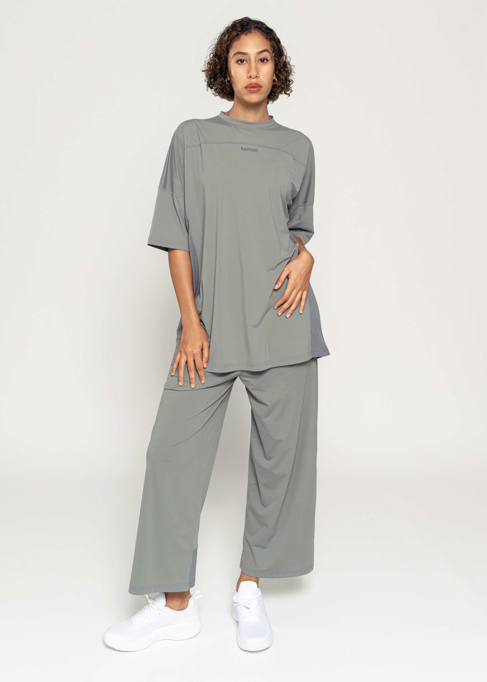 Women's Oversize Active 3/4 T-shirt for high-intensity training, lightweight and quick-drying.