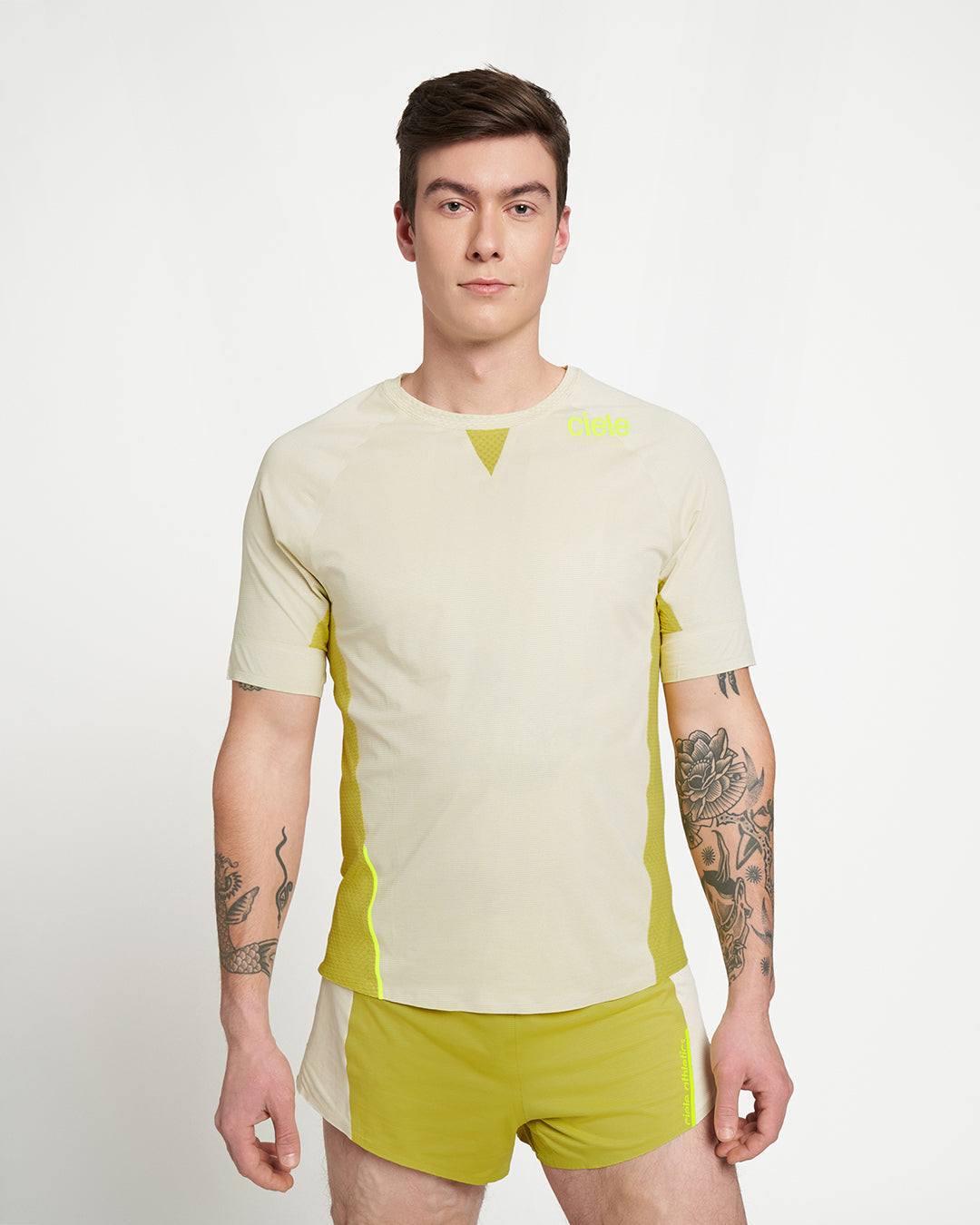 RCDTshirt - Elite - Sogl in pale yellow, featuring reflective sides and green trim, designed for comfort with COOLmatic | EXP fabric.