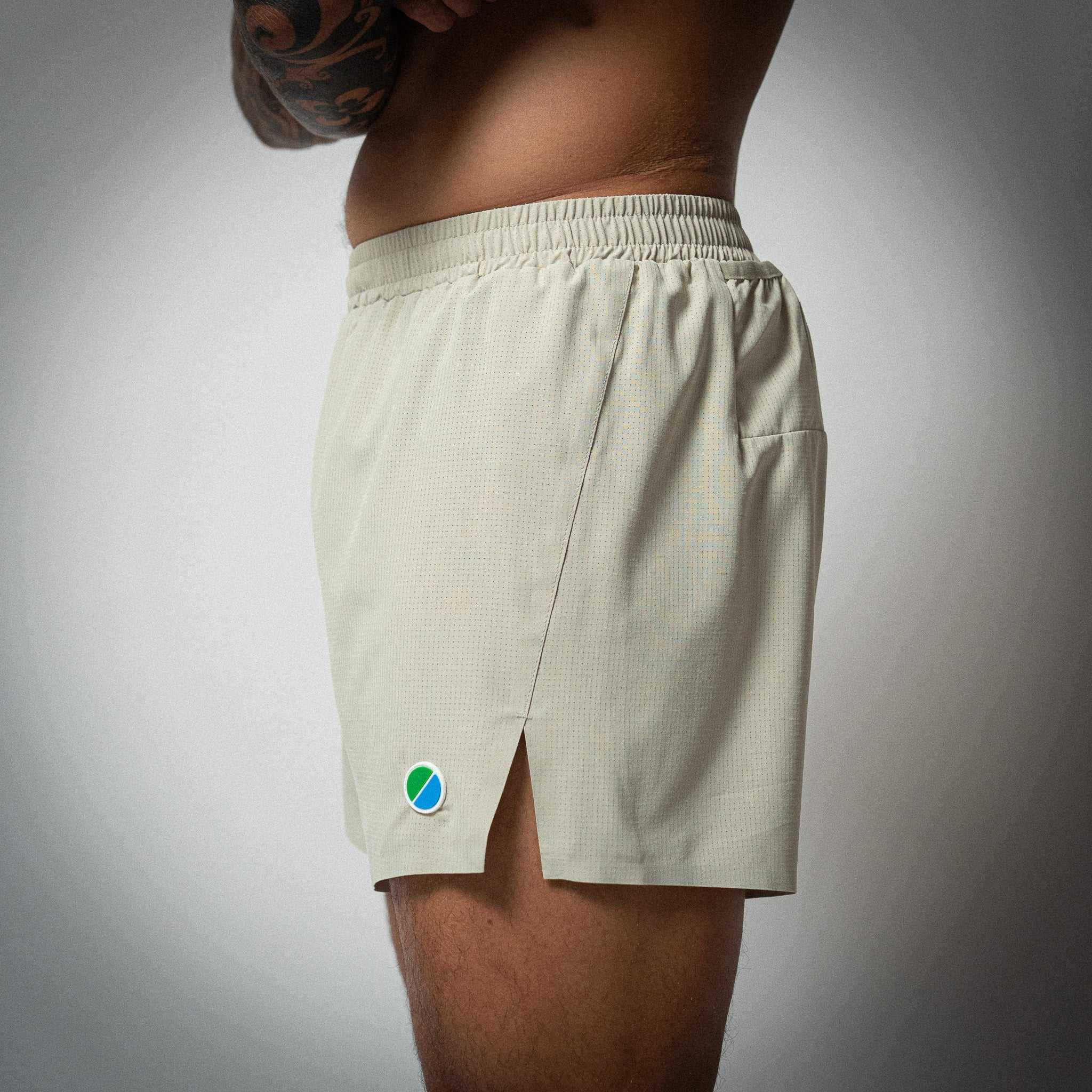 Aeria Fortis 4" Race Shorts Beige