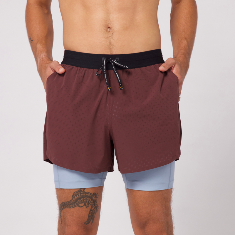 Men's Vento™ 4" 2-in-1 short, chocolate and smokey blue color, with waistband and pockets, ideal for running.