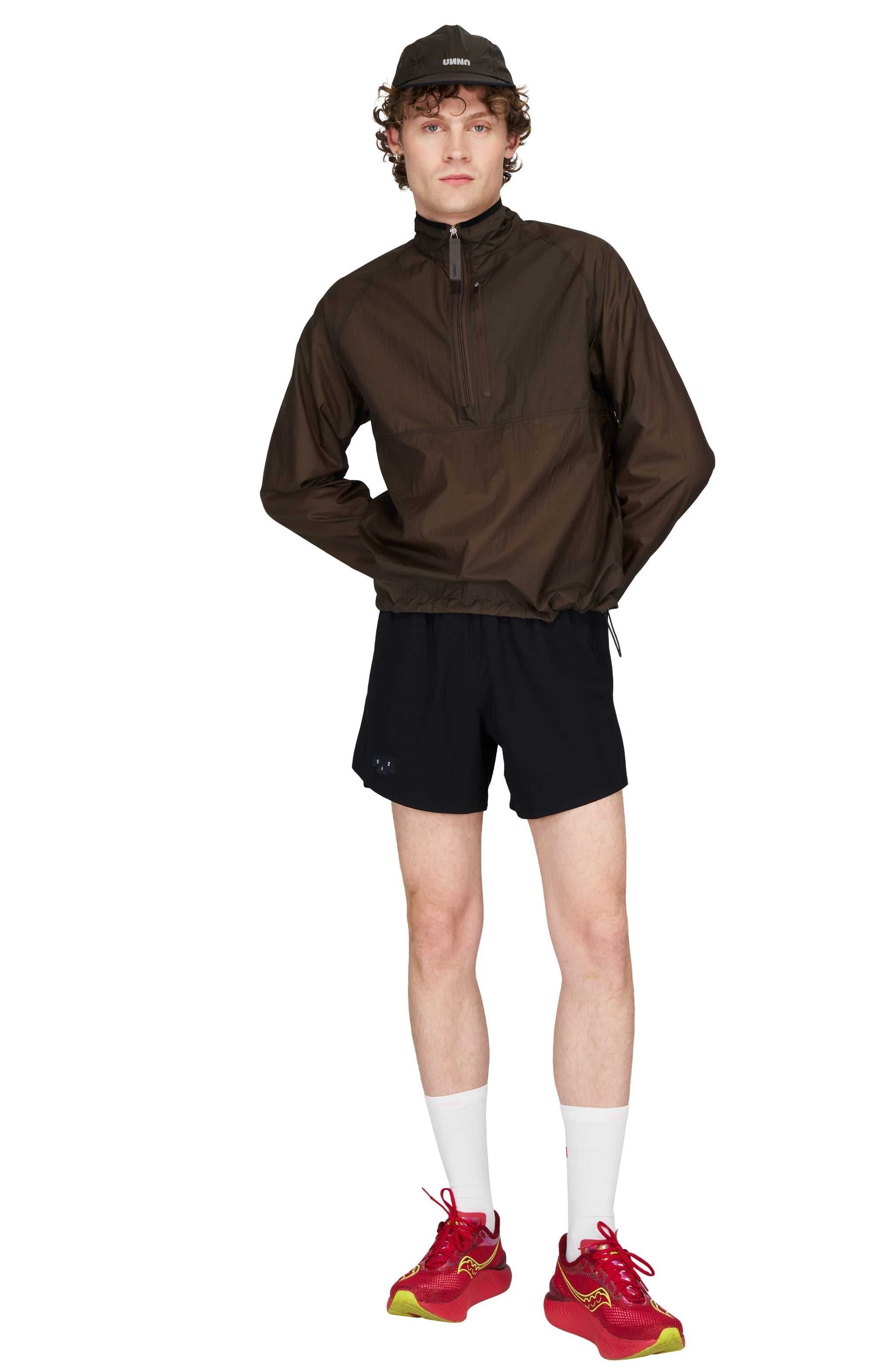 Lightweight water-repellent running jacket in Wren Brown