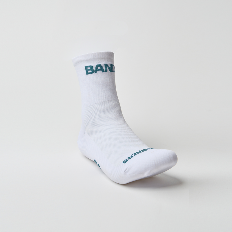 Lite Run™️ Quarter Socks in white with OG Bandit branding, featuring COOLMAX fabric for moisture-wicking and breathability.