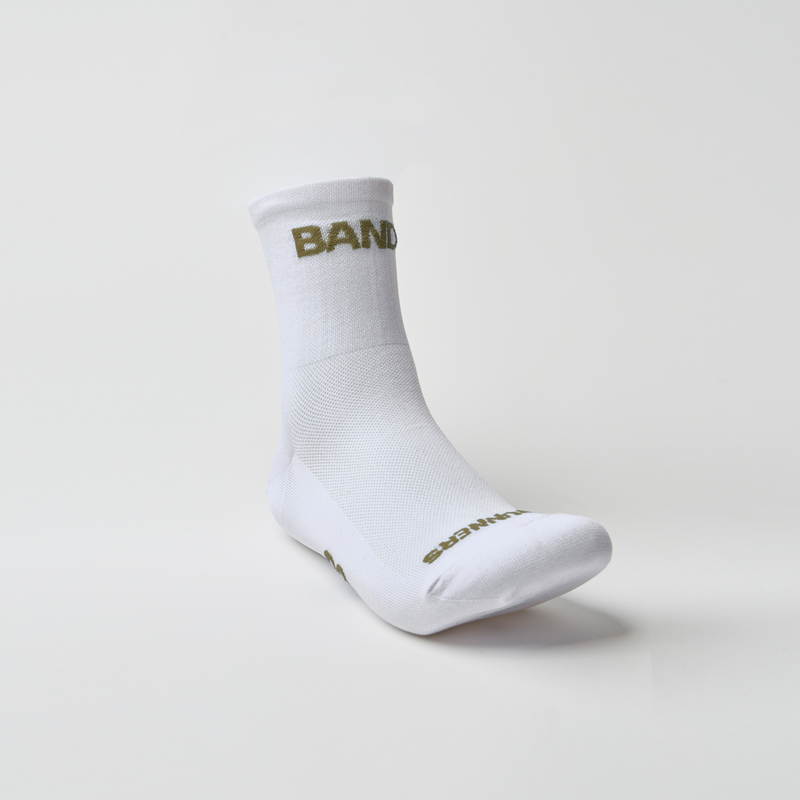 Lite Run™️ Quarter Socks in white with OG Bandit branding, featuring COOLMAX mesh design for moisture-wicking and quick-dry performance.