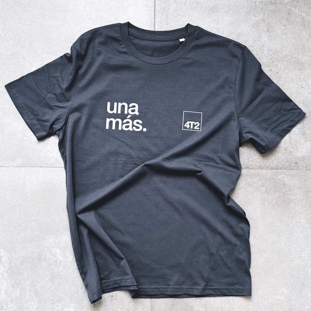 Unisex organic cotton tee with "una más." text, relaxed fit.