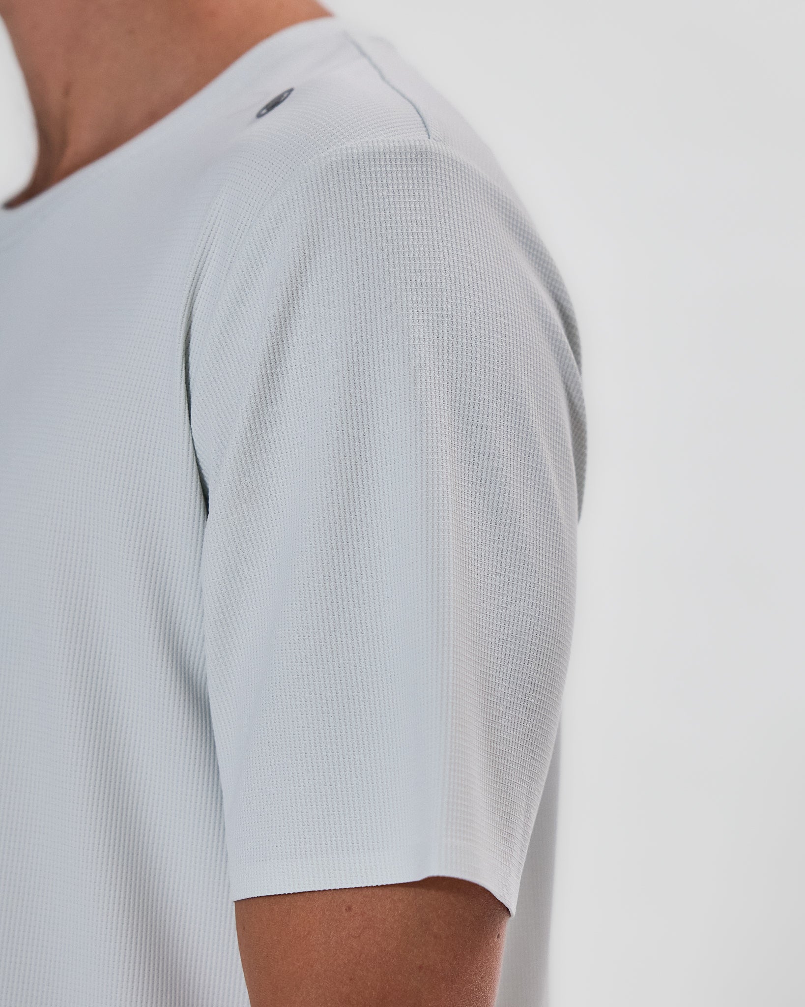 Koumori Training T-Shirt Off White, breathable fabric, anti-odor, 4-way stretch.