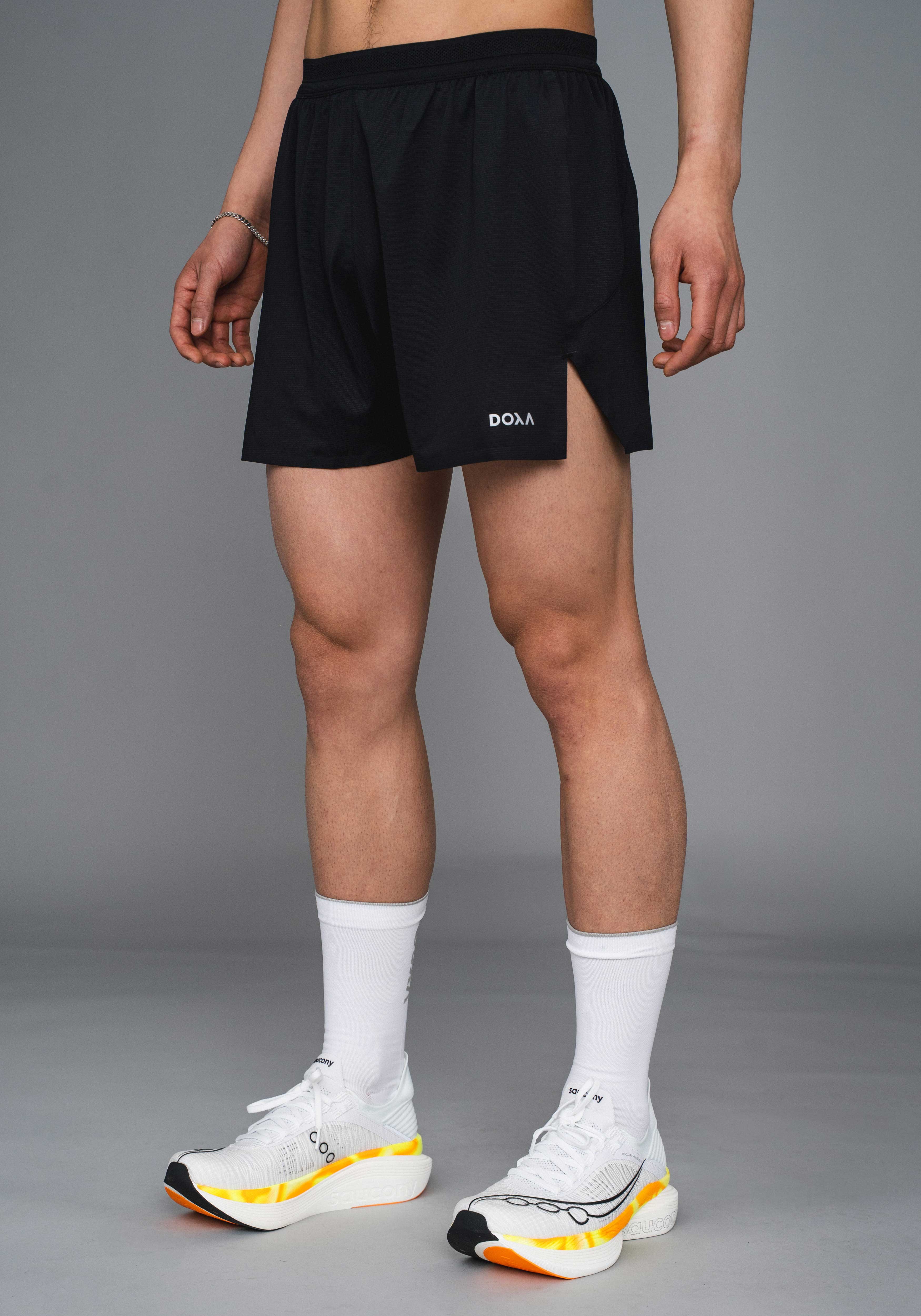 DOXA Run UNS RERUN SHORTS 4" Shorts Black 02