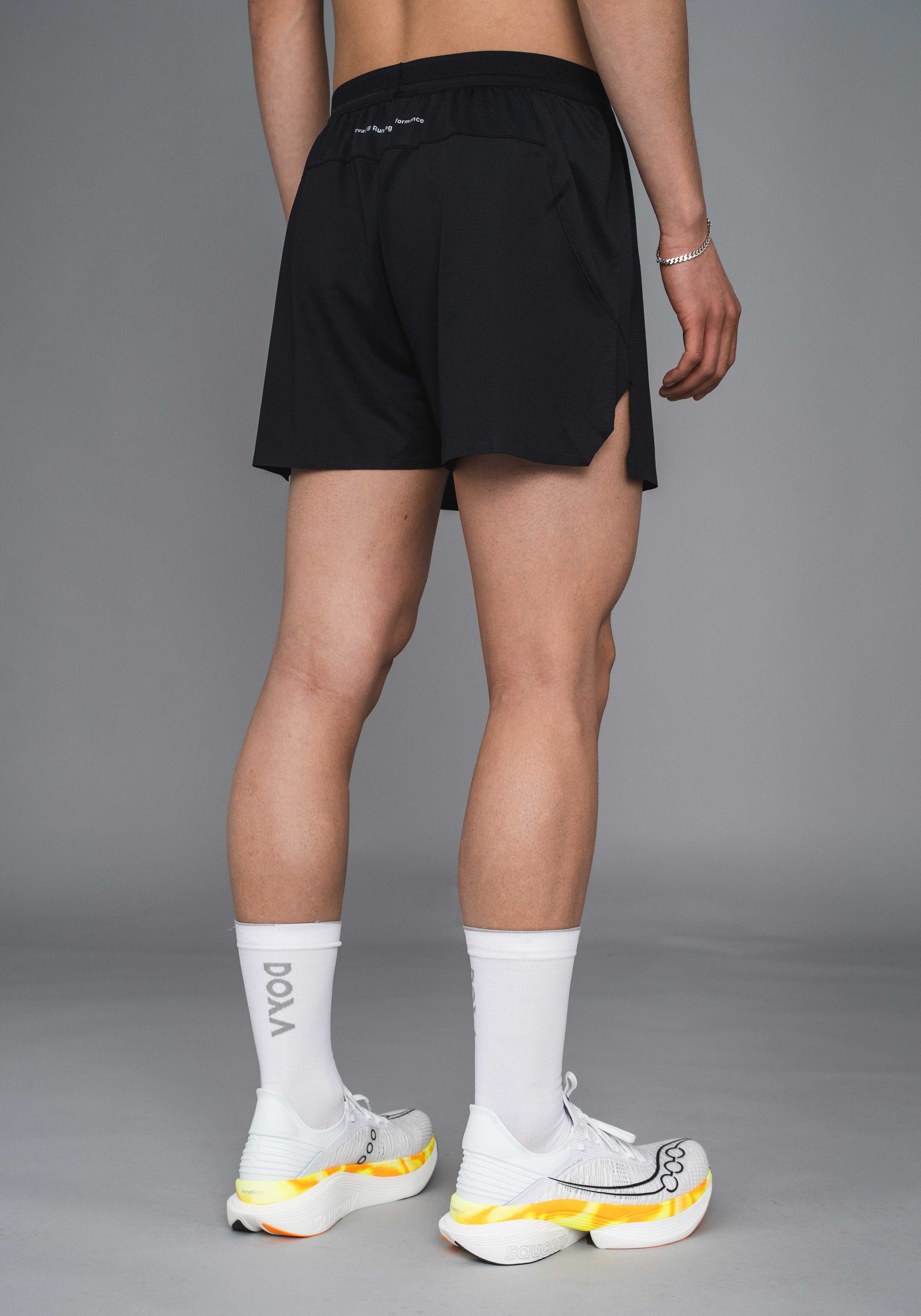 DOXA Run UNS RERUN SHORTS 4" Shorts Black 02