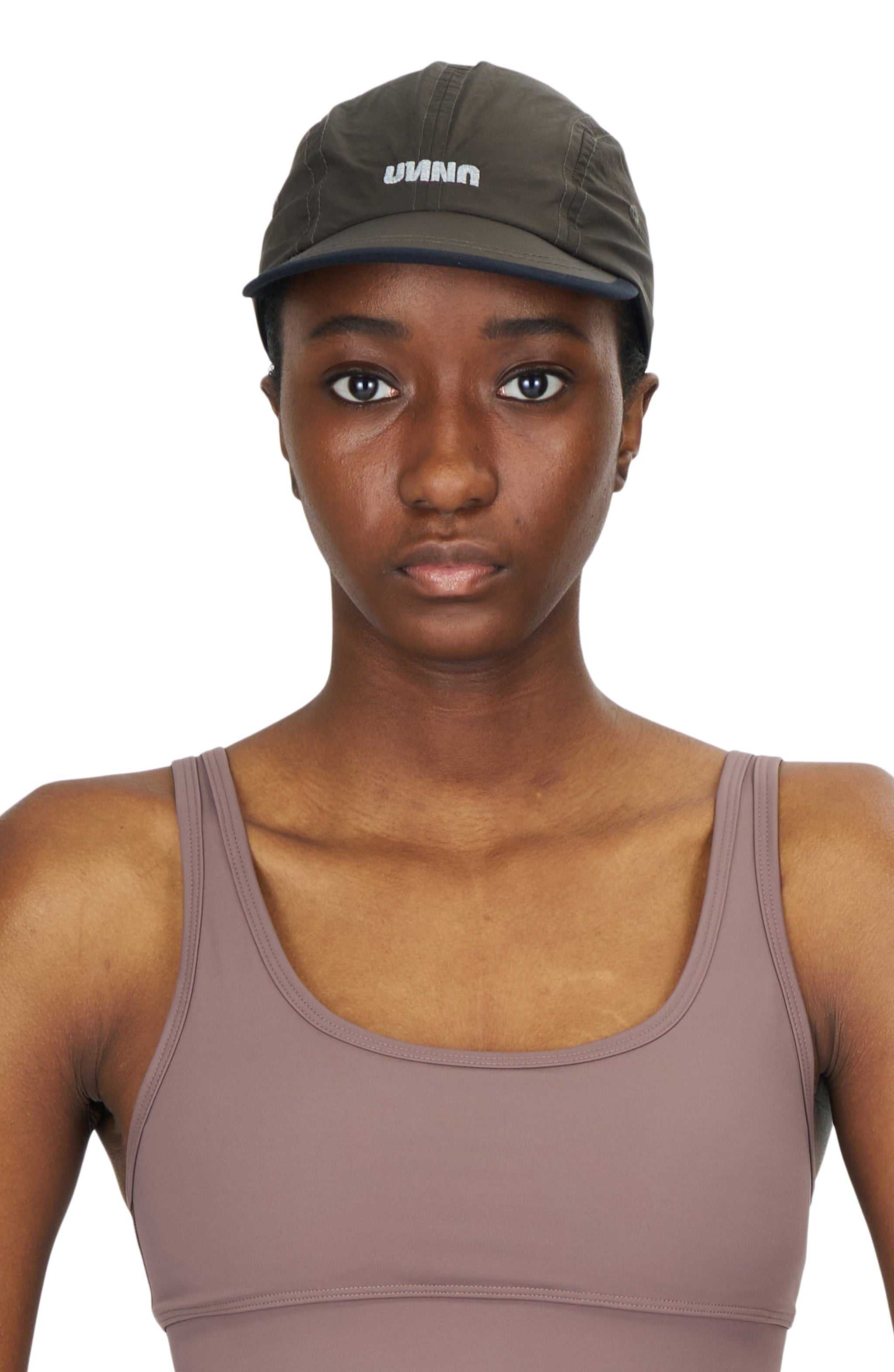 Unisex Wren Brown running cap in GRS recycled polyester with UNNA logo.