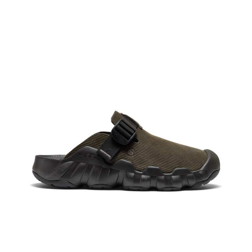 Men's Hyperport Leather Clog in sea turtle green with black adjustable tarsal strap and thick cushioned sole for comfort and support.